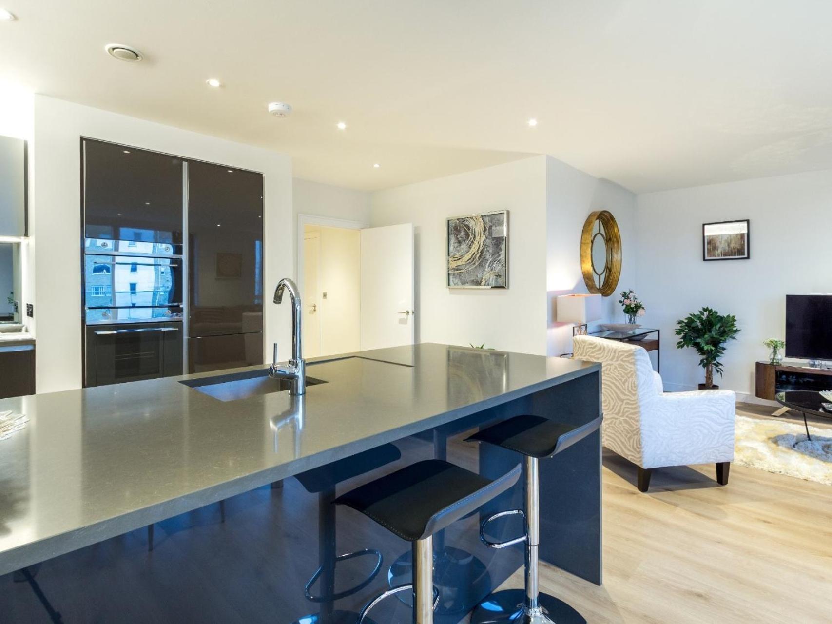 2 Bed Property Close To Heathrow Airport Hounslow Exterior foto