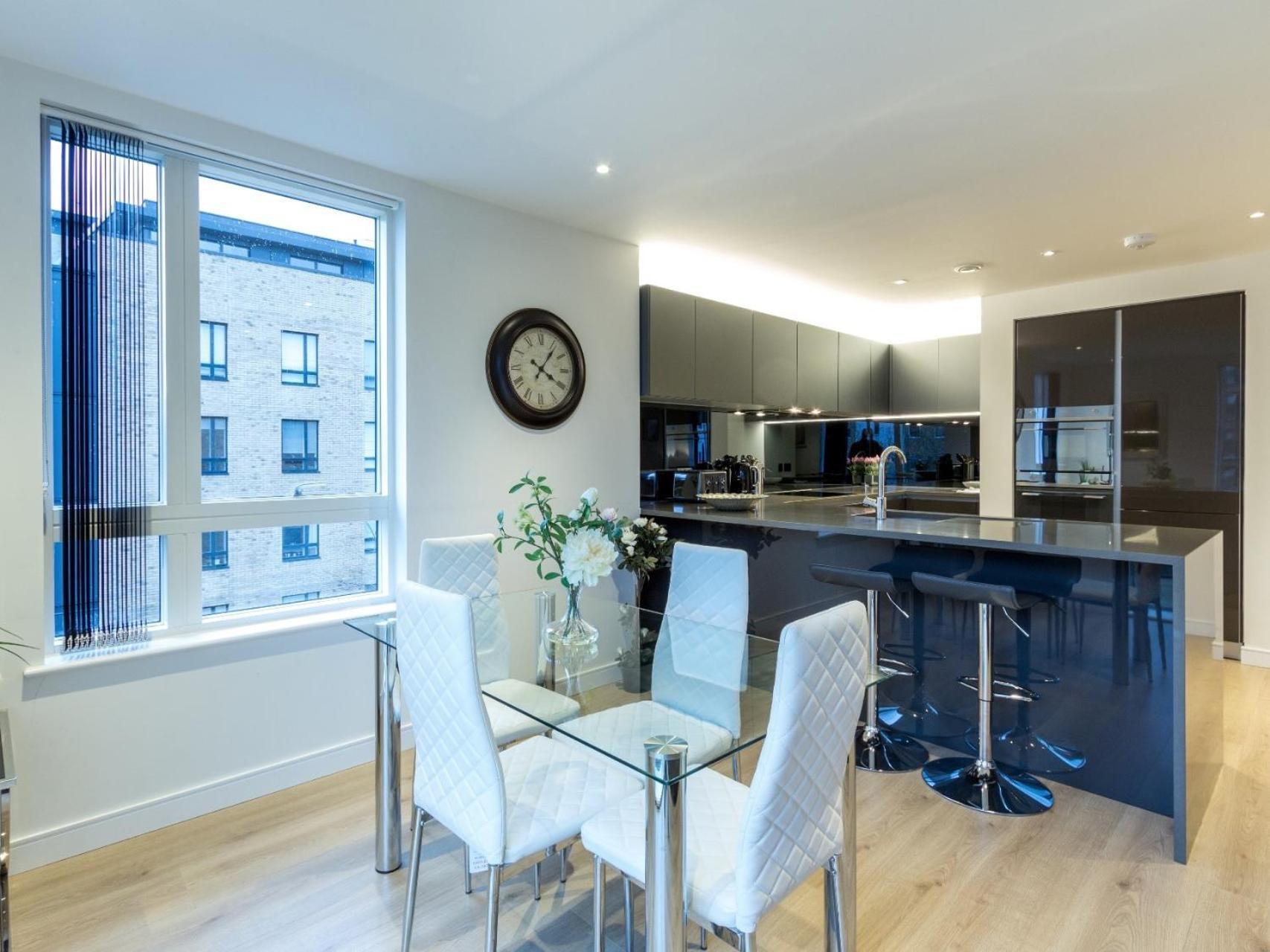 2 Bed Property Close To Heathrow Airport Hounslow Exterior foto